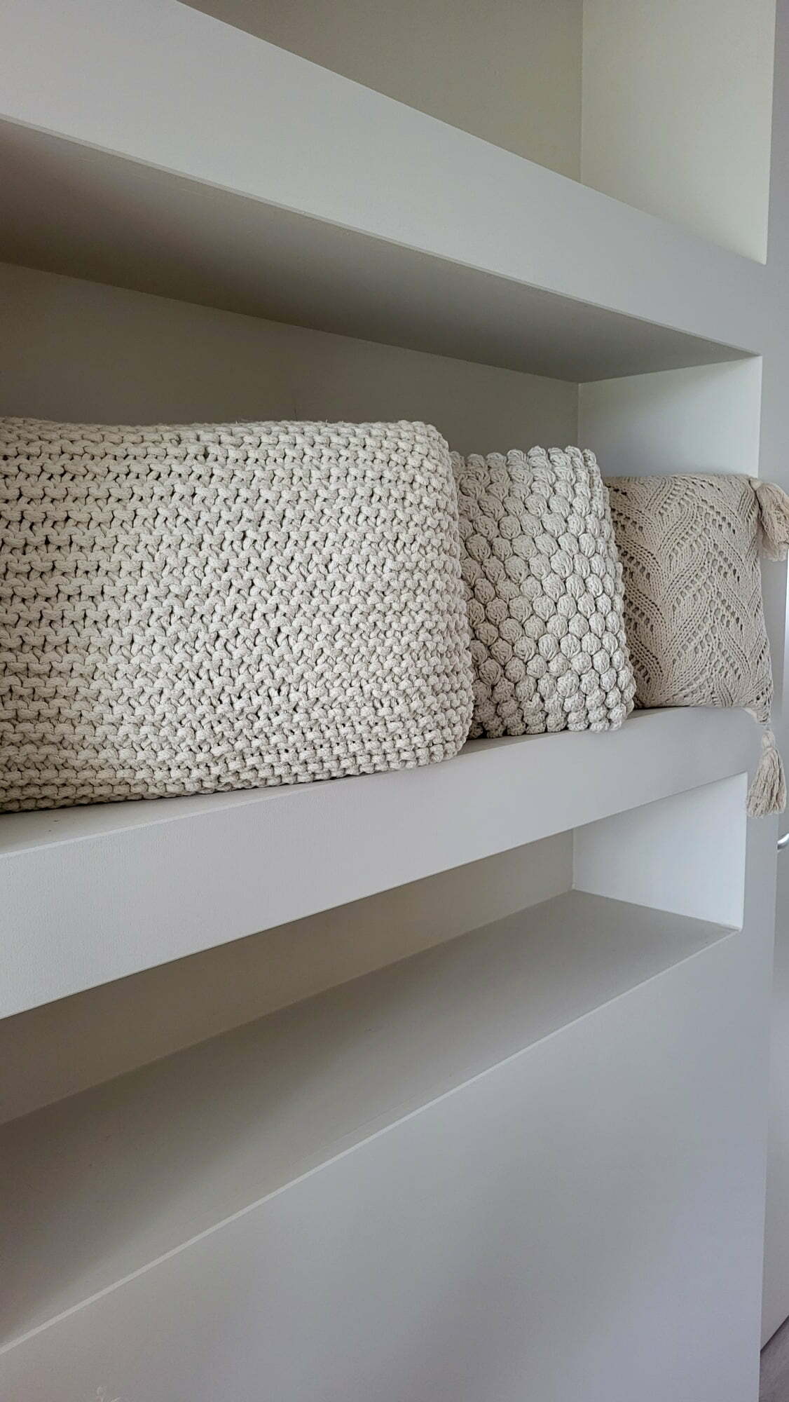 Kussen Handknitted ecru 2