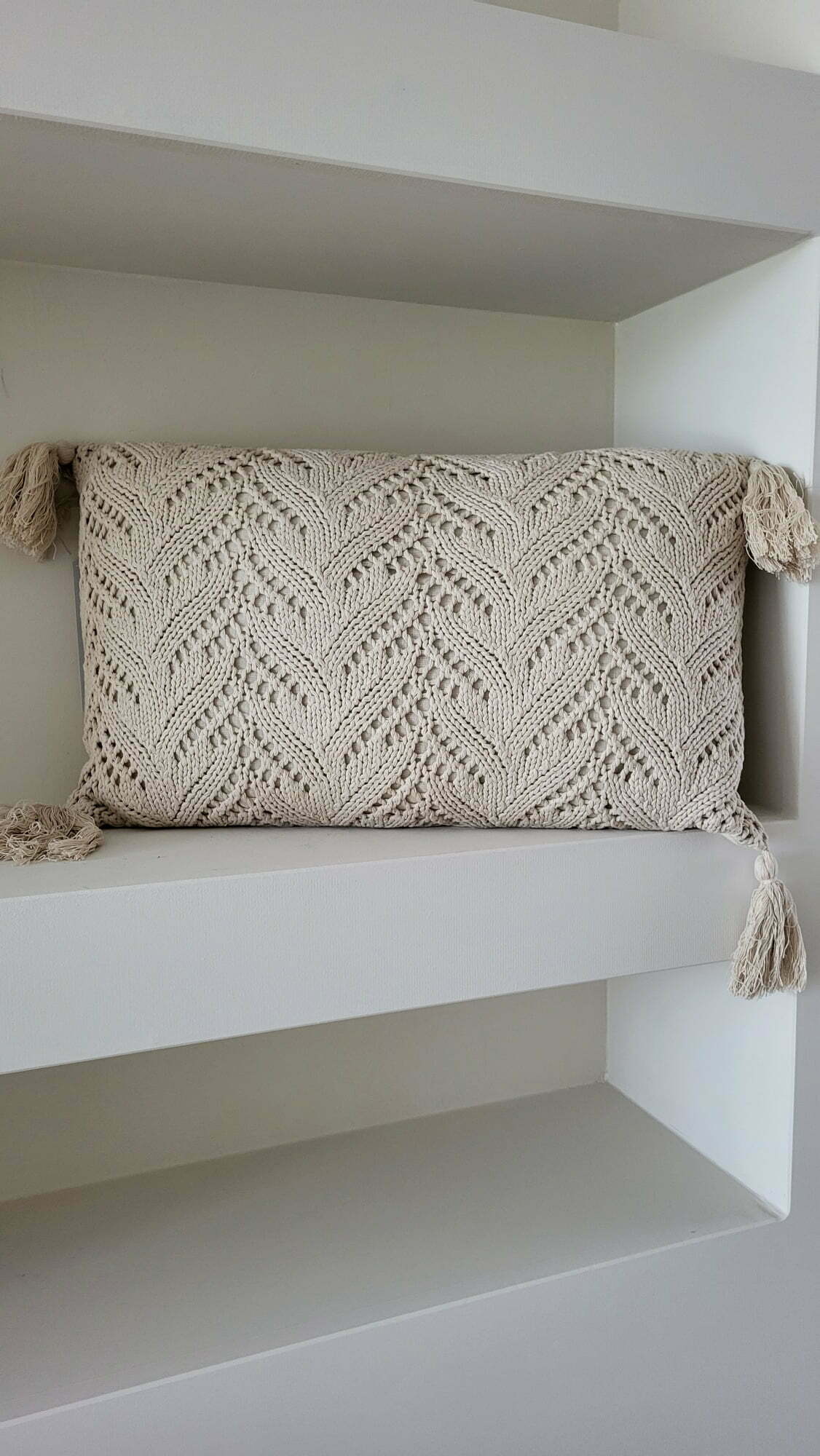 Kussen gehaakt met kwastjes