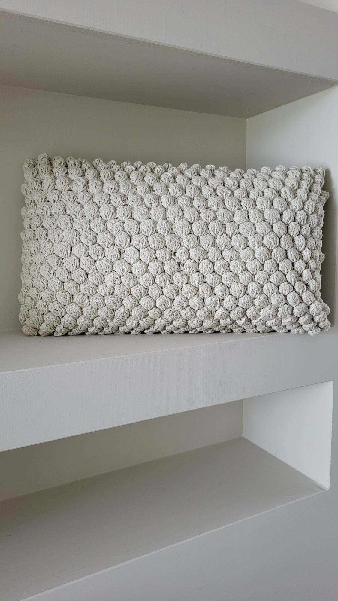 Kussen Handknitted ecru 1