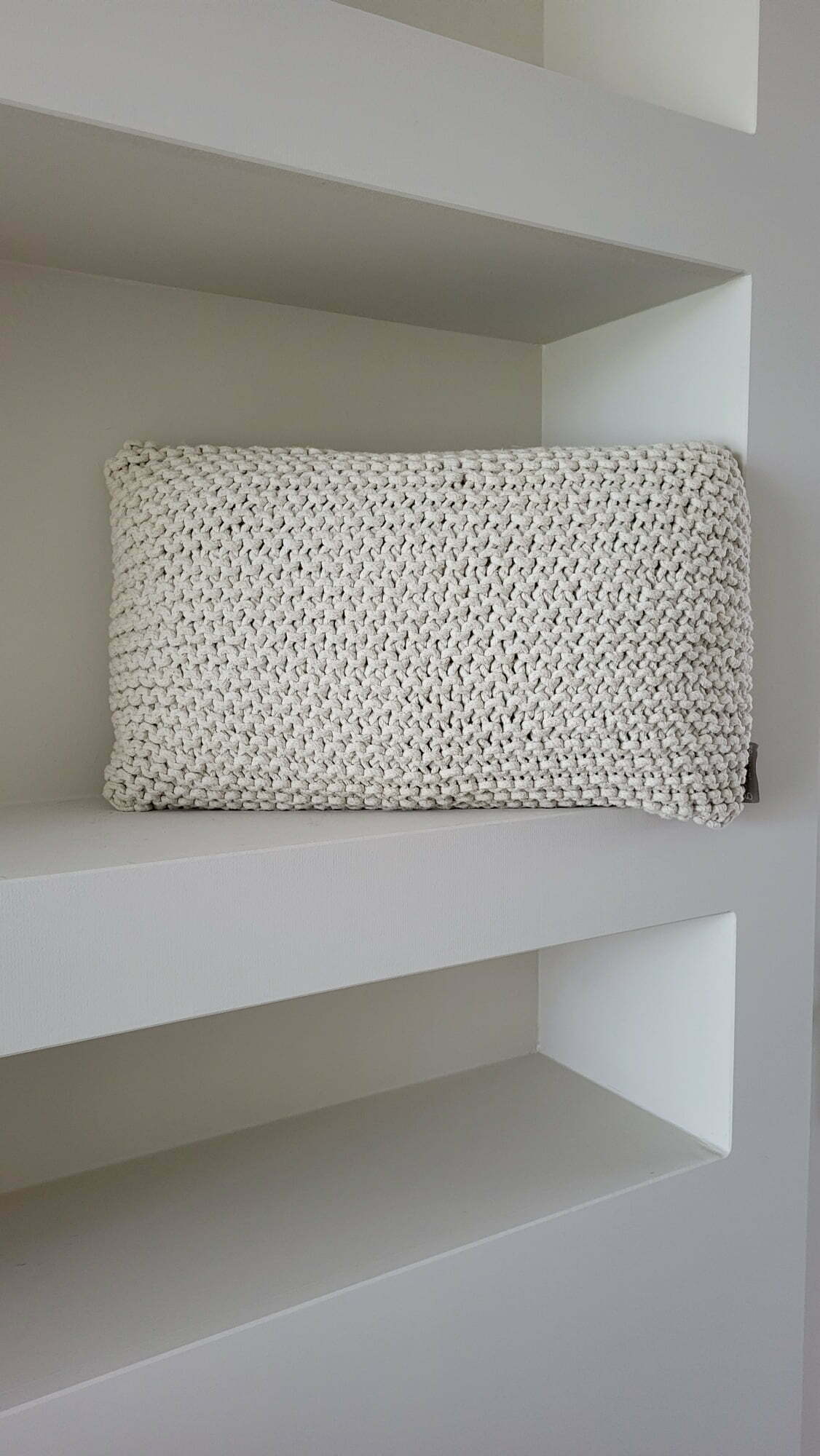 Kussen Handknitted ecru 2