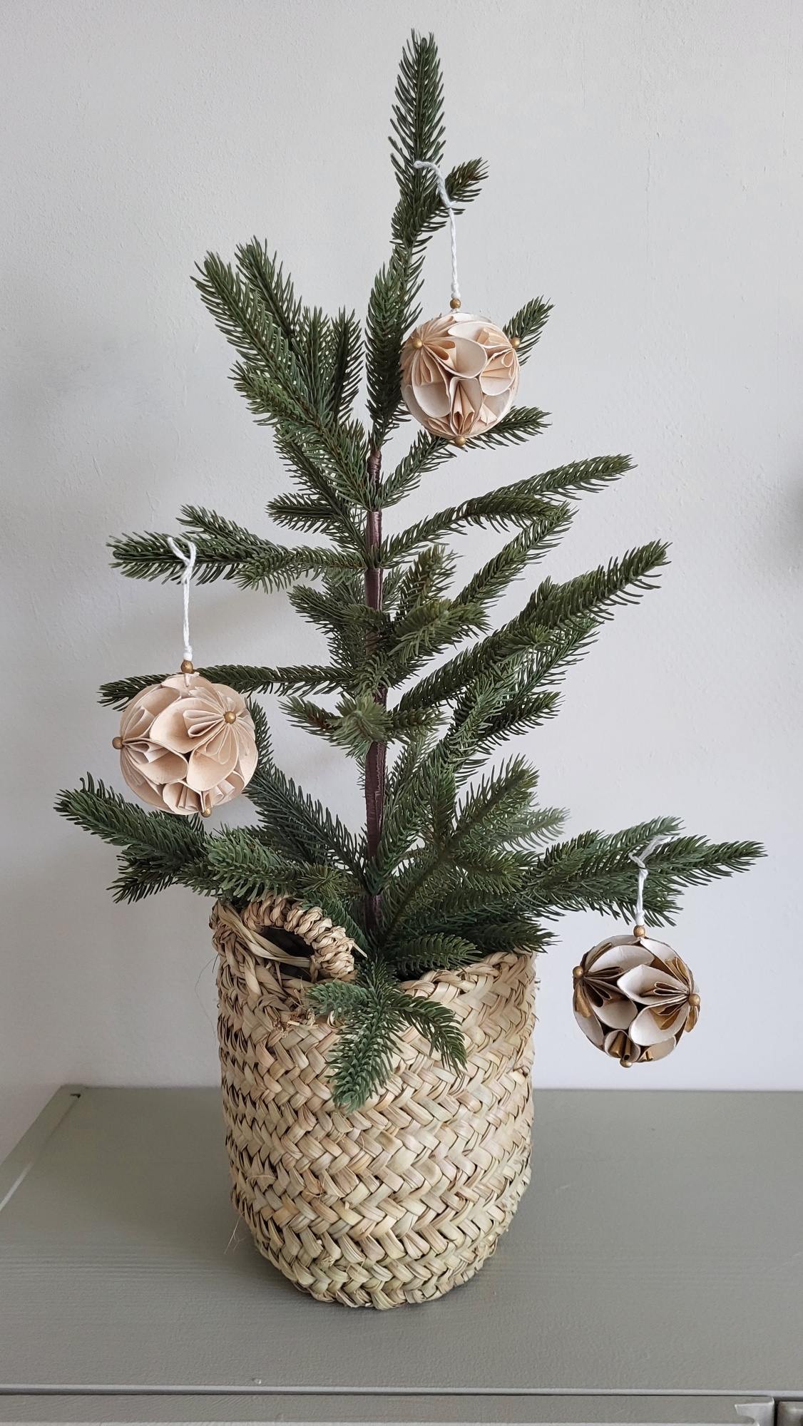 Papieren bloemballen