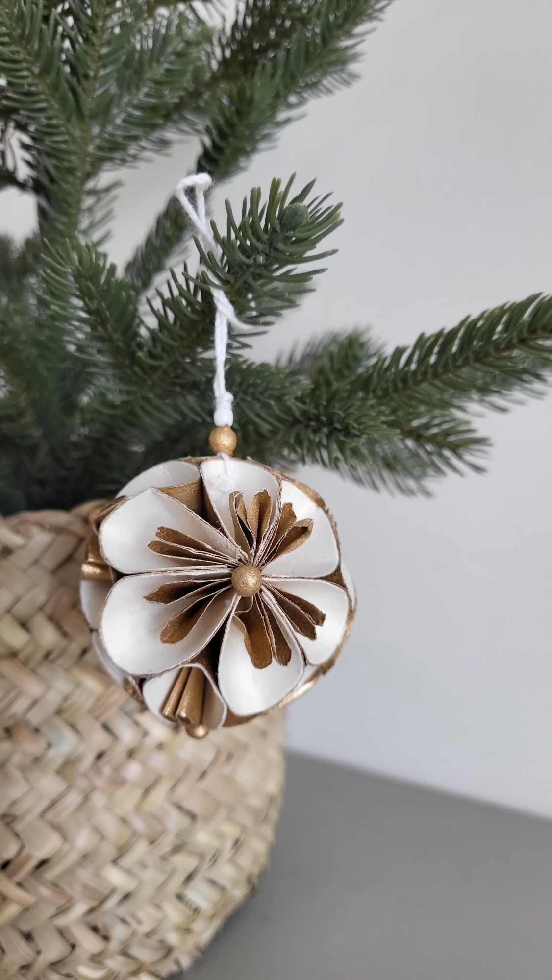 Papieren bloemballen