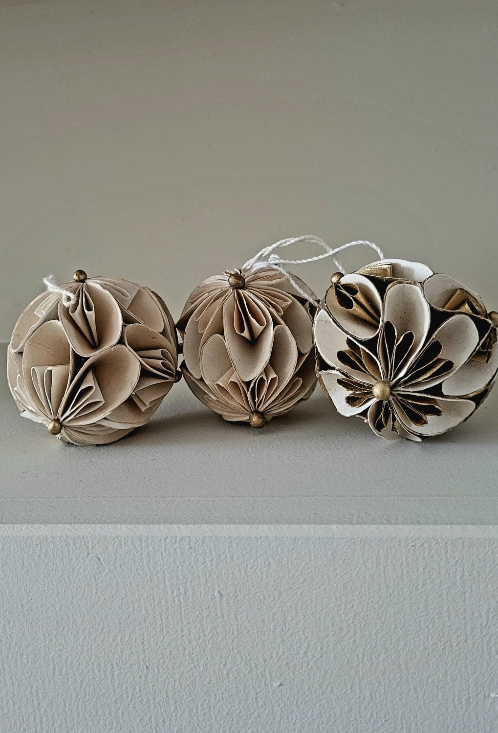 Papieren bloemballen