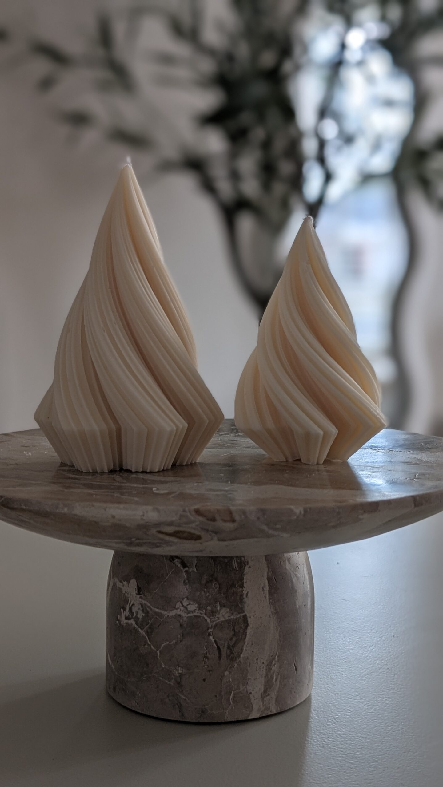 Swirl kerstboom kaars roomwit S