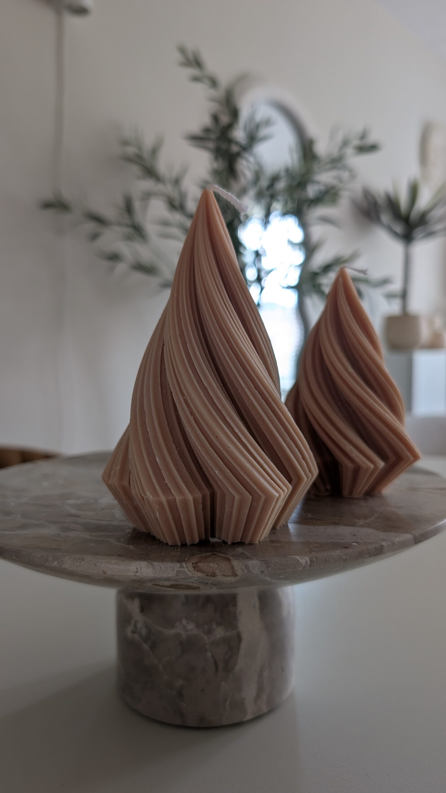 Swirl kerstboom kaars beige L