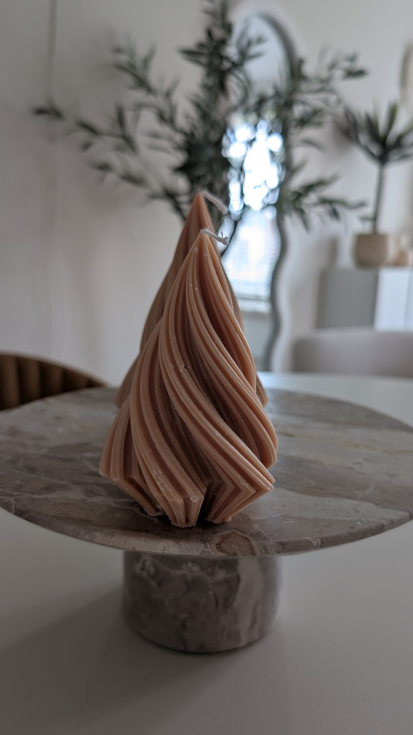 Swirl kerstboom kaars beige S