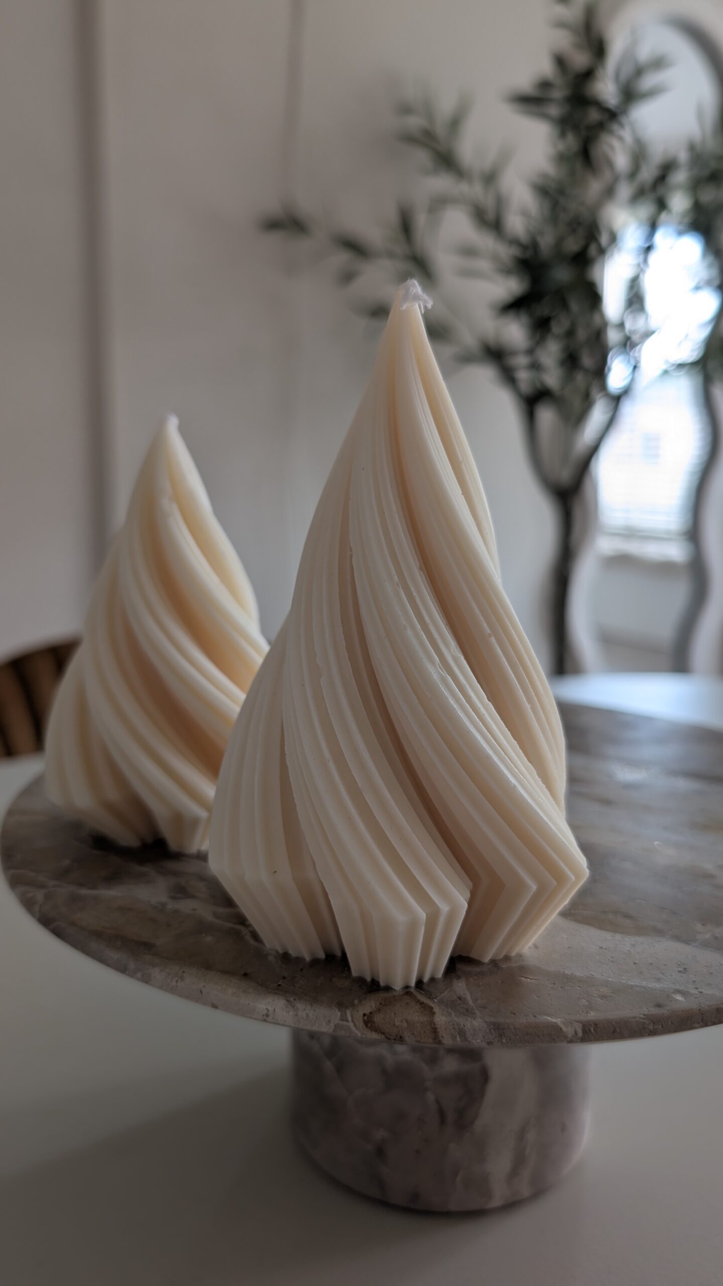 Swirl kerstboom kaars roomwit L