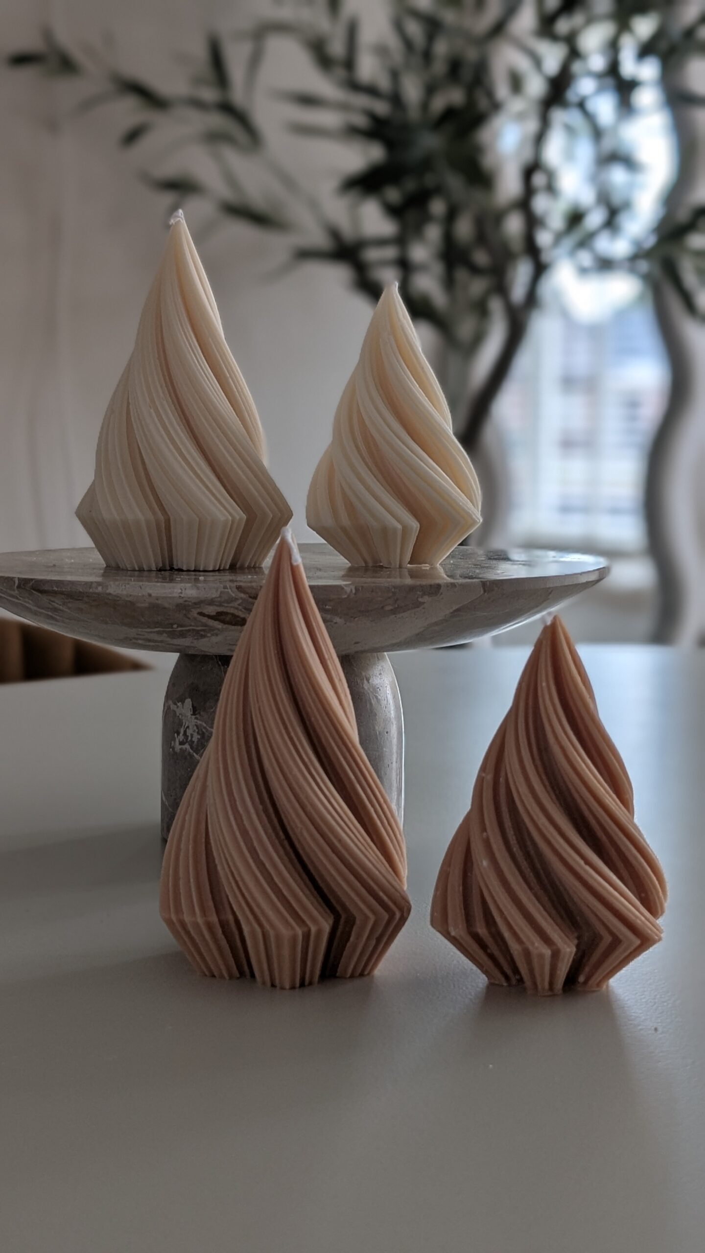 Swirl kerstboom kaars roomwit L
