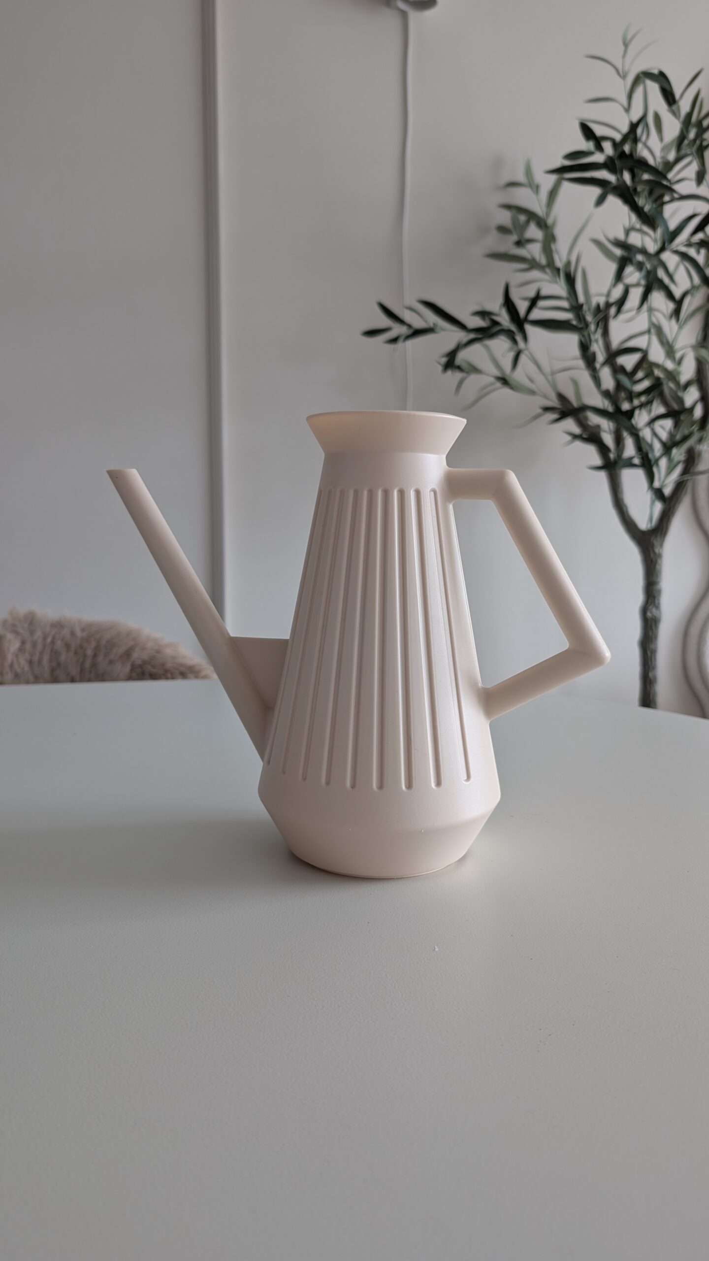 Gieter kunststof beige