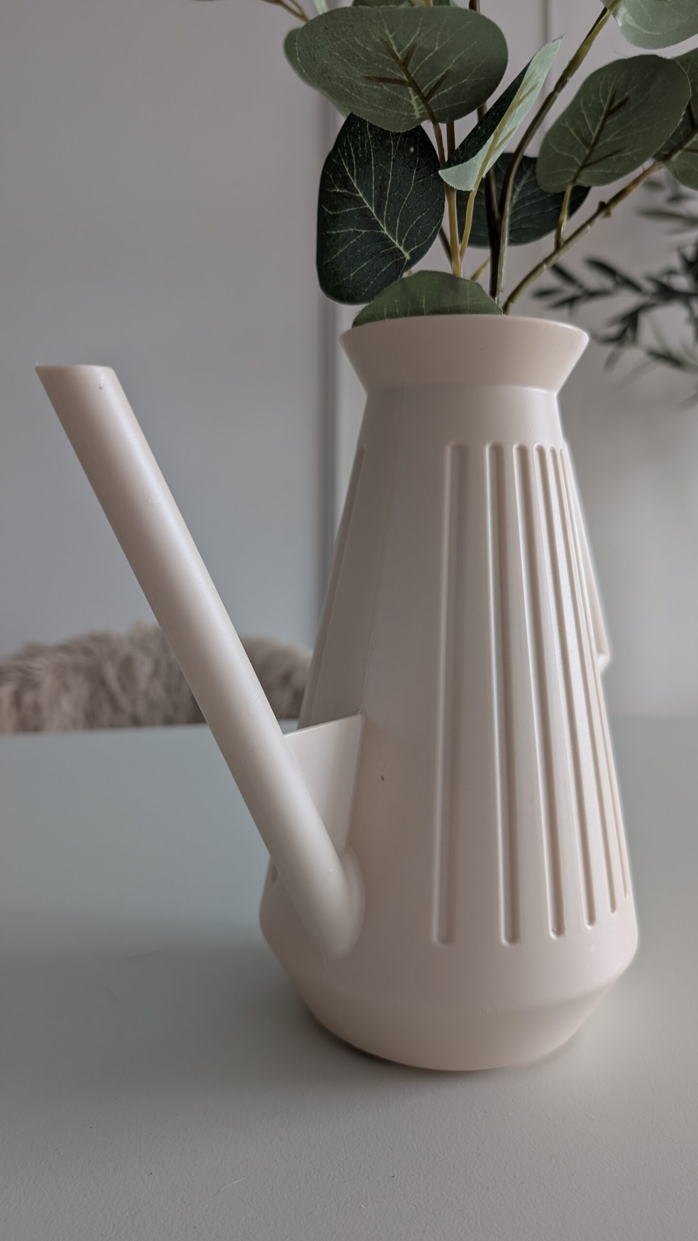 Gieter kunststof beige